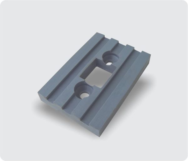 2309 - SAPATA AÇO 13 X 65 X 95,5mm (2 FUROS Ø9mm) (FURO CENTRAL 23 X 28mm)
